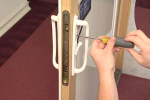 Glass door lock repair Glass door lock repair
